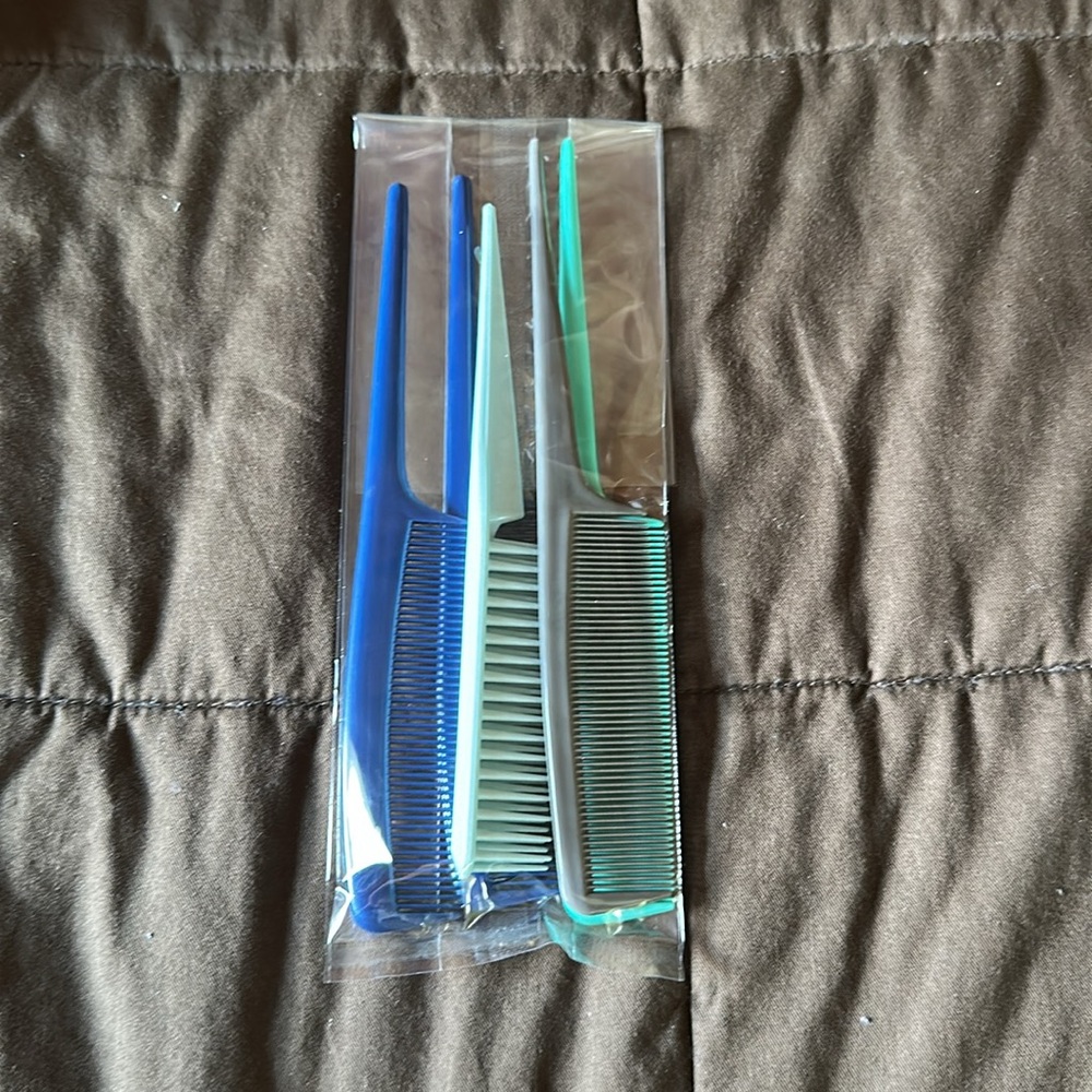 Assorted Plastic Rattail Combs - Picture 12 of 12